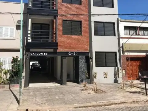 Departamento monoambiente con terraza privada y cochera, en Banfield Este