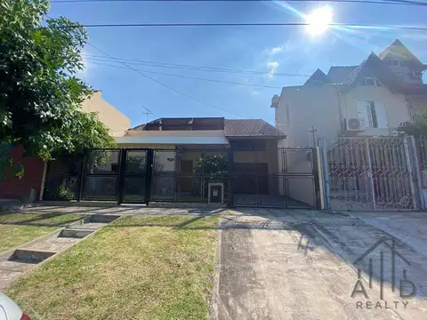 Casa en venta tipo chalet Florencio Varela 100