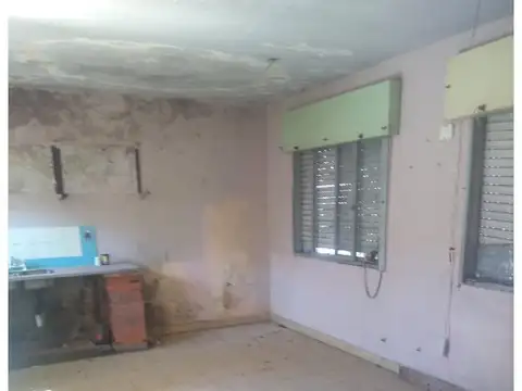 EXCELENTE CASA A REFACCIONAR