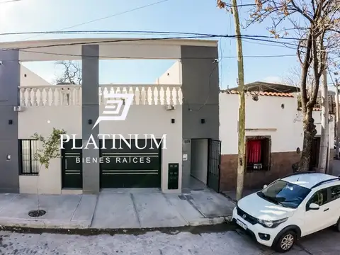 Casa en venta de 2 dormitorios c/ cochera en Macro centro