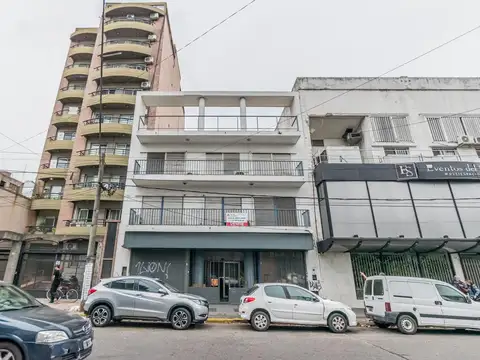 Venta Edificio Comercial en Quilmes (PB y 2 Pisos, Patio y Terraza). Se escuchan ofertas y permuta!