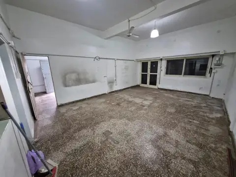 2 Locales Apto todo Rubro de 60 m² en esquina