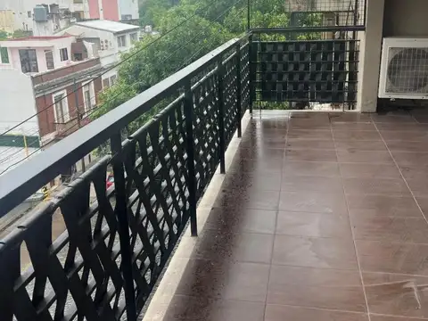 Alquiler de 2 ambientes con balcón al frente en Chacarita