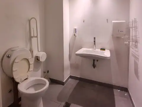 EXCELENTE GALPON – 250 MTS2 CUBIERTOS - MUY BUEN ESTADO – EN UBICACIÓN PRIVILEGIADA - PROXIMO AVENIDAS NAZCA GAONA Y JUAN B JUSTO –  LOTE PROPIO
