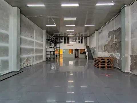EXCELENTE GALPON – 250 MTS2 CUBIERTOS - MUY BUEN ESTADO – EN UBICACIÓN PRIVILEGIADA - PROXIMO AVENIDAS NAZCA GAONA Y JUAN B JUSTO –  LOTE PROPIO