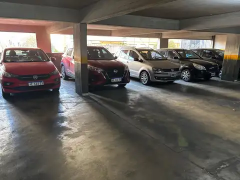 Cochera cubierta. Excelente ubicación. Caballito.