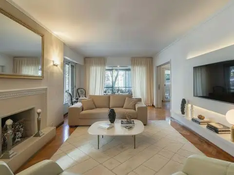 Excelente Piso 5 Amb. - 2 Coch. Fijas/ Terraza/ Balcón