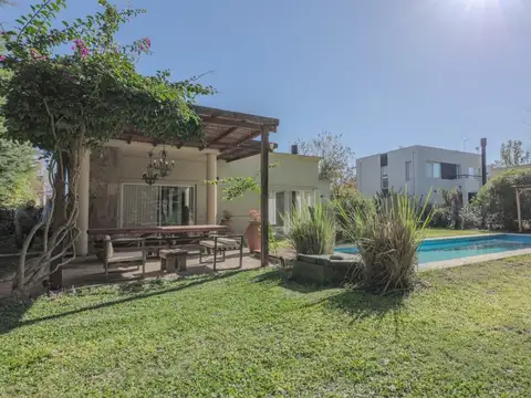 Casa en Venta con 4 cocheras