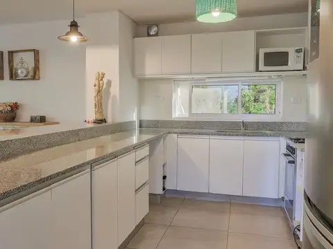 Casa 5 ambientes con 3 baños