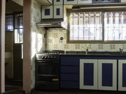 Casa en Alquiler con 2 cocheras