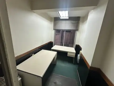 Oficina 5 ambientes con 2 baños