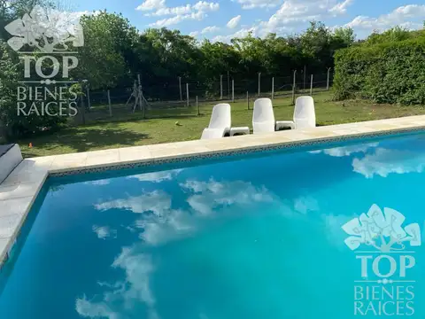 Casa en Venta con 3 cocheras