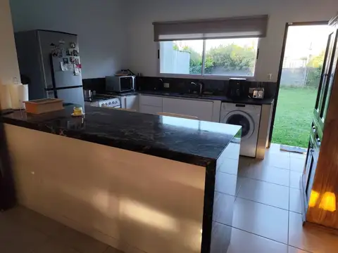 Casa 5 ambientes con 1 baño