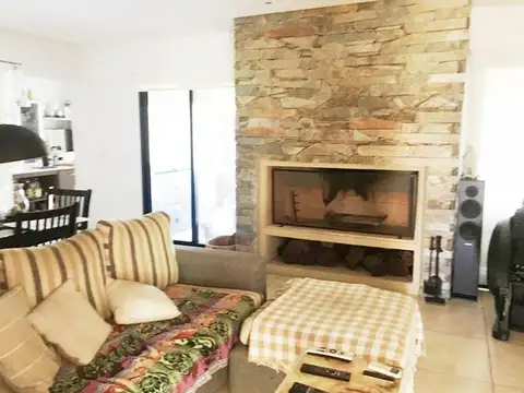 Casa 5 ambientes con 4 baños