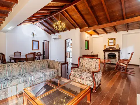 Casa 7 ambientes con 4 baños