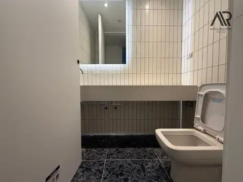 Venta oficina Ciudad Vieja con 2 cocheras
