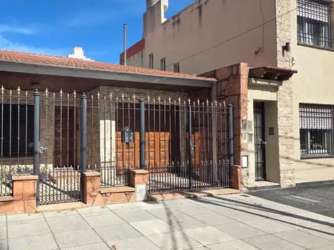 CASA 3 AMBIENTES CON COCHERA ALQUILER LANUS OESTE