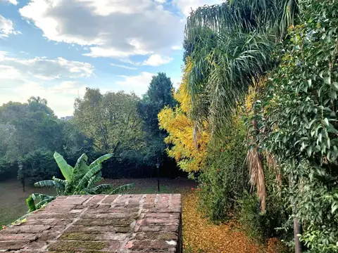 Casa en Venta con 4 cocheras