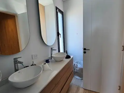Casa 4 ambientes con 3 baños