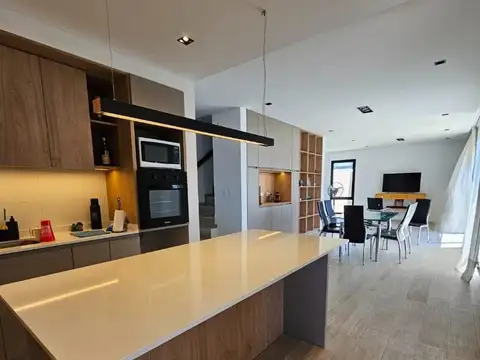 Casa en Venta al Este