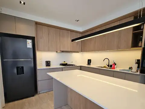 Casa 4 ambientes con 3 baños