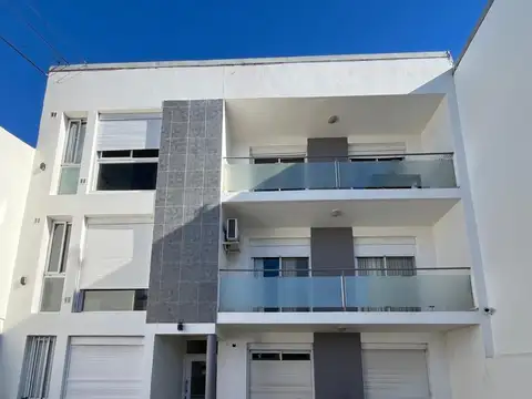 Departamento y cochera en Victoria 547