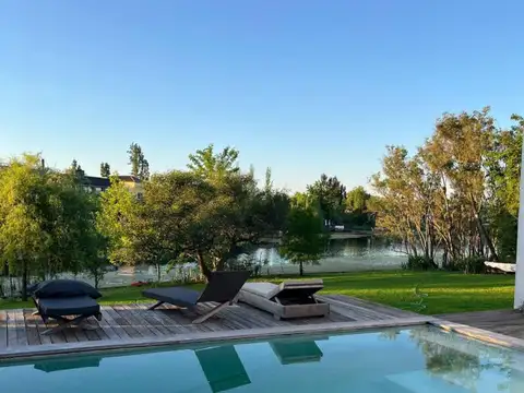 Blvd de todos los Santos 5000