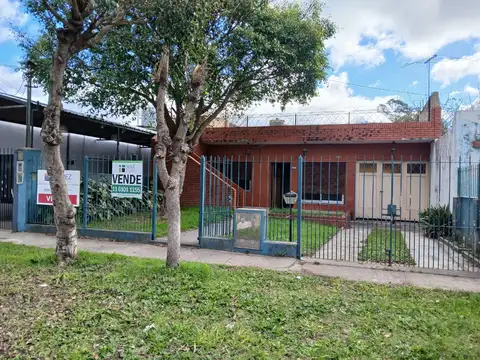 Casa mas depto  en Wilde