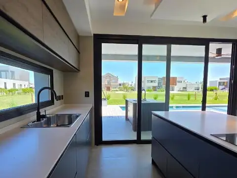 Mariano Castex  al 10000