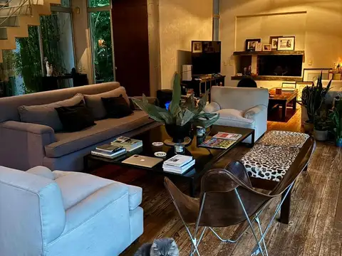 Casa en Venta con 3 cocheras