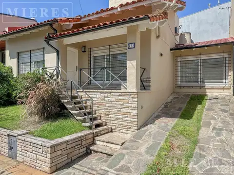 Casa en venta a metros del río Luján!