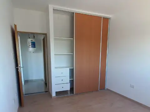 DEPARTAMENTO 2AMBIENTES SEMIPISO, AMPLIO LUMINOSO