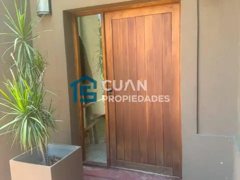 Casa en Alquiler Temporal con 4 cocheras
