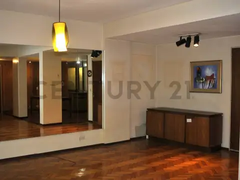 VENTA-DEPARTAMENTO 3 AMBIENTES AL FRENTE CON BALCÓN CORRIDO  Y DEPENDENCIA DE SERVICIO