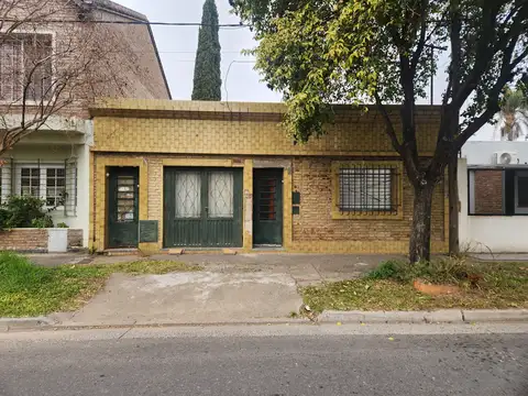 CASA A RECICLAR - PATIO - AMPLIO DEPÓSITO