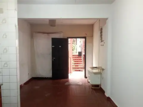 Vendo Departamento Planta Baja, CH 32 - 33 sobre Av. Fco. de Haro