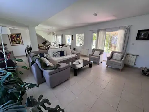 Casa en Alquiler en Neuquen, USD 3.500