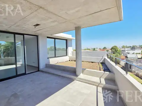 Venta de semipiso tipo loft de 2 ambientes con dos cocheras en Bernal Oeste