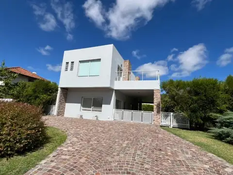 Excelente casa en venta en Barrio Don Joaquin Canning