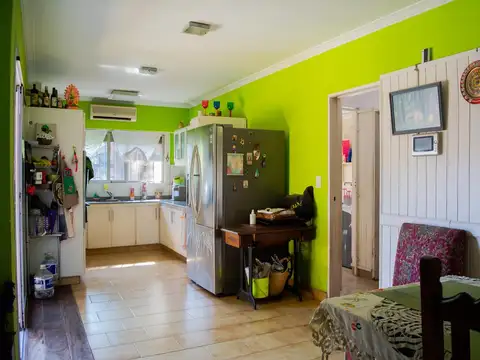 Casa en Venta con 3 cocheras