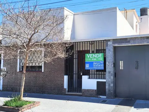  Casas ideal dos familas 1 de 3 amb. y otra de 4 amb. garage