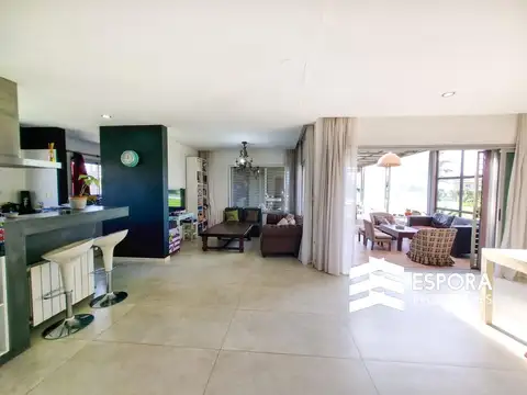 Casa en Venta con 2 cocheras