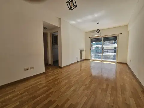 Alquiler Semi Piso de 3 Ambientes con Balcón y Cochera Fija Cubierta Opcional en Belgrano!