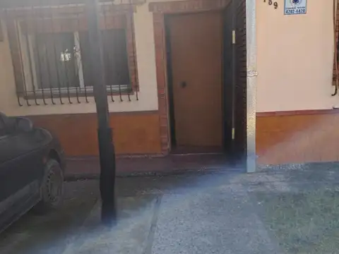 CASA EN ESCALADA 3 AMBIENTES CON FONDO 