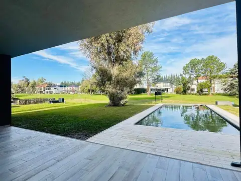 Casa 6 ambientes con 4 baños