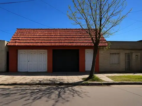 CASA 4 AMB CON COCHERA JARDIN Y LOCAL LANUS OESTE