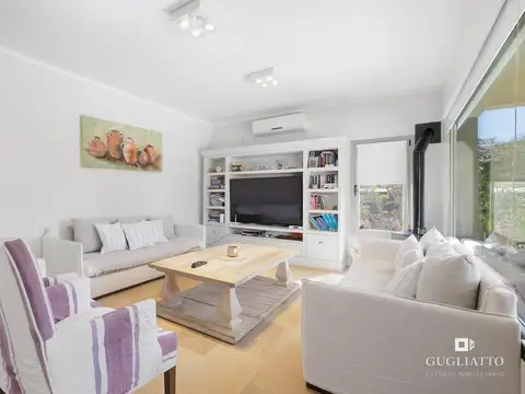 Excelente casa con 5 dormitorios y piscina