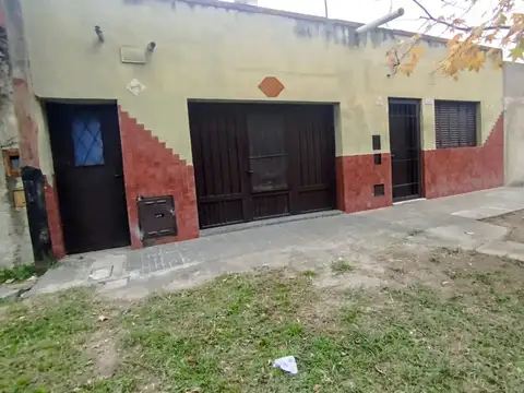 Casa 3 ambientes con 2 baños