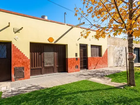 VENTA CASA CON COCHERA  Y DEPARTAMENTO EN PH - ROSARIO