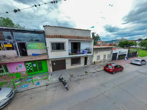 Casa 6 ambientes con 4 baños